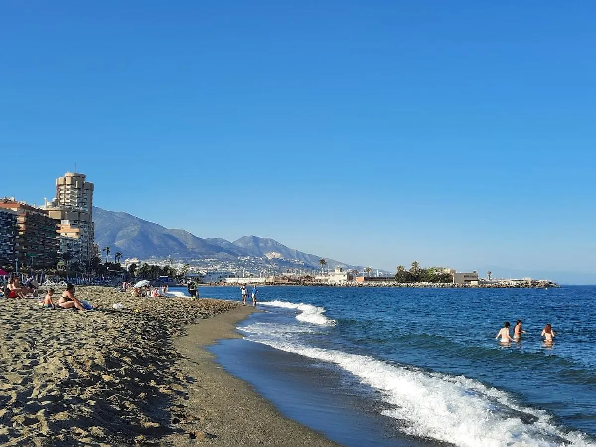 פואנגירולה Sunshiny Costa Del Sol - Beach Apartment