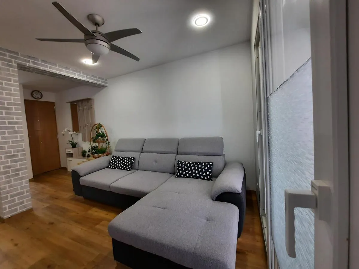 Sunshiny Costa Del Sol - Beach Apartment Fuengirola