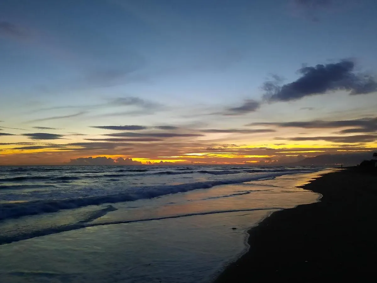 Sunshiny Costa Del Sol - Beach Apartment Fuengirola Spain